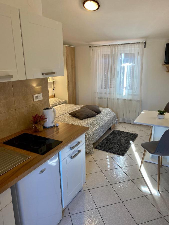 Guest House Renata Plomin Esterno foto