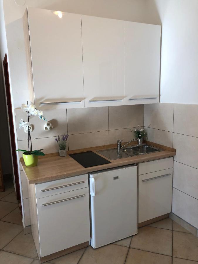 Guest House Renata Plomin Esterno foto