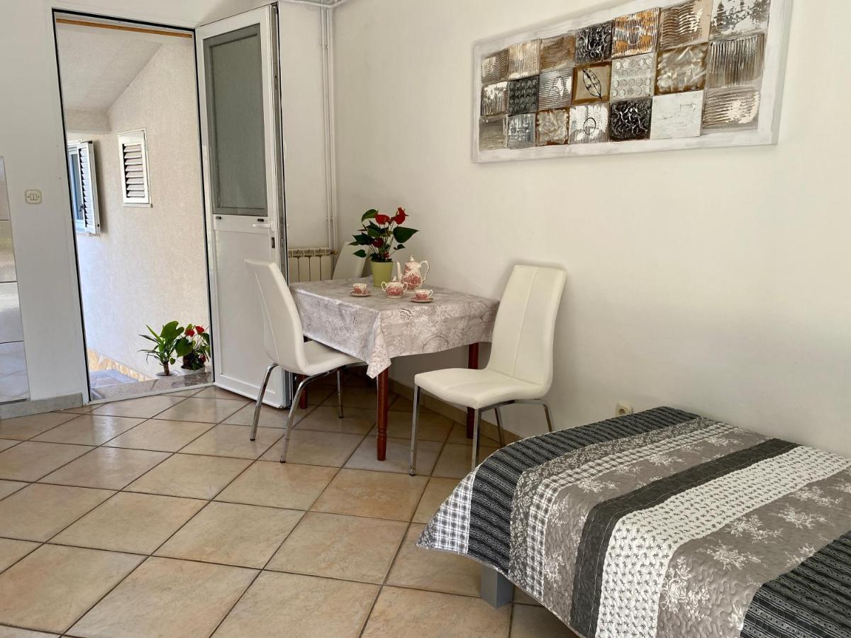 Guest House Renata Plomin Esterno foto