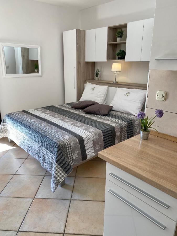 Guest House Renata Plomin Esterno foto