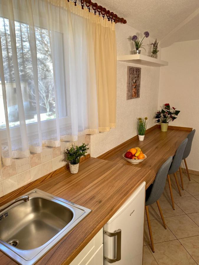 Guest House Renata Plomin Esterno foto