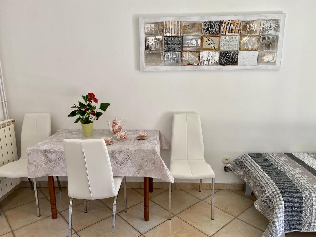 Guest House Renata Plomin Esterno foto