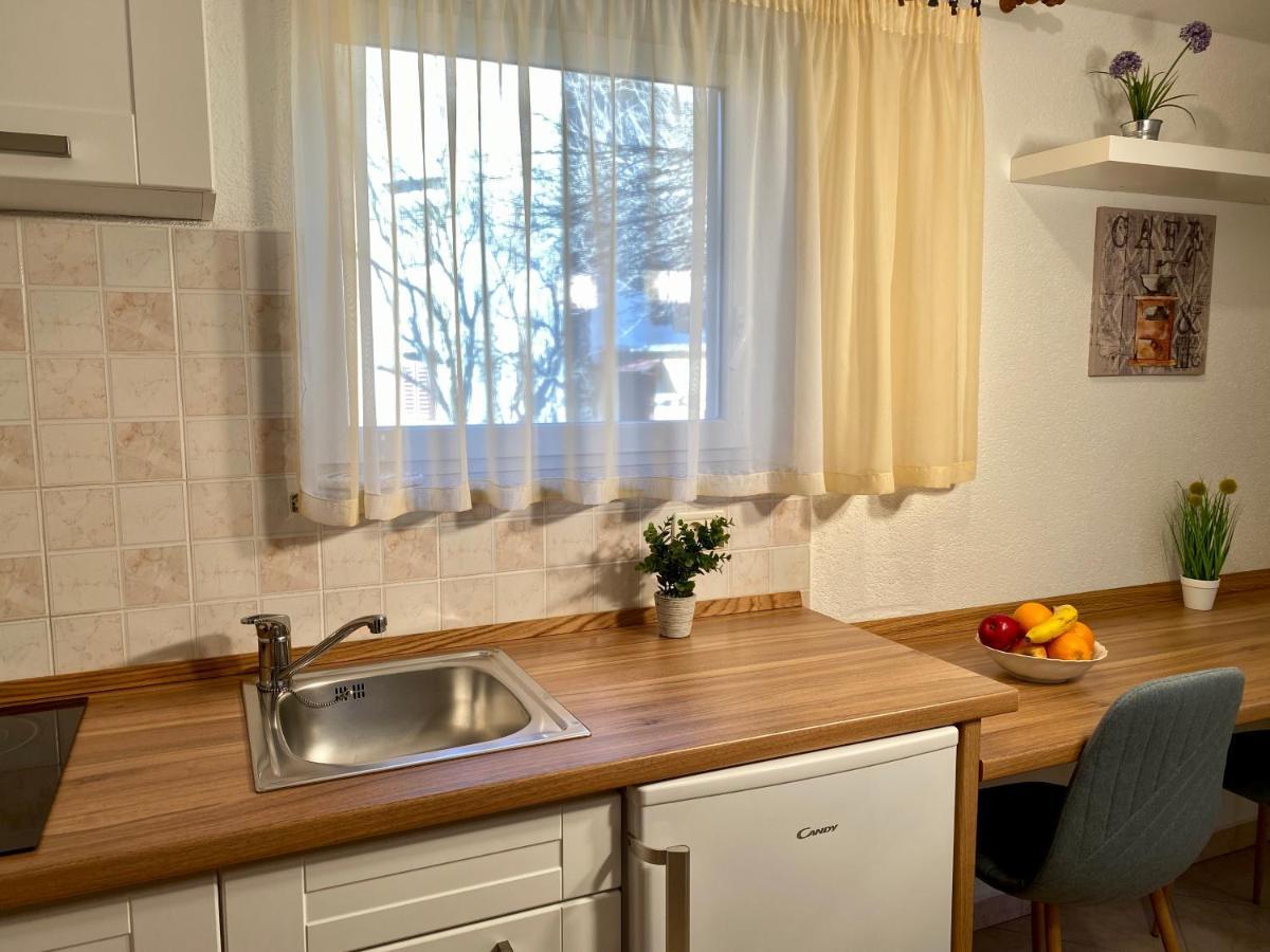 Guest House Renata Plomin Esterno foto