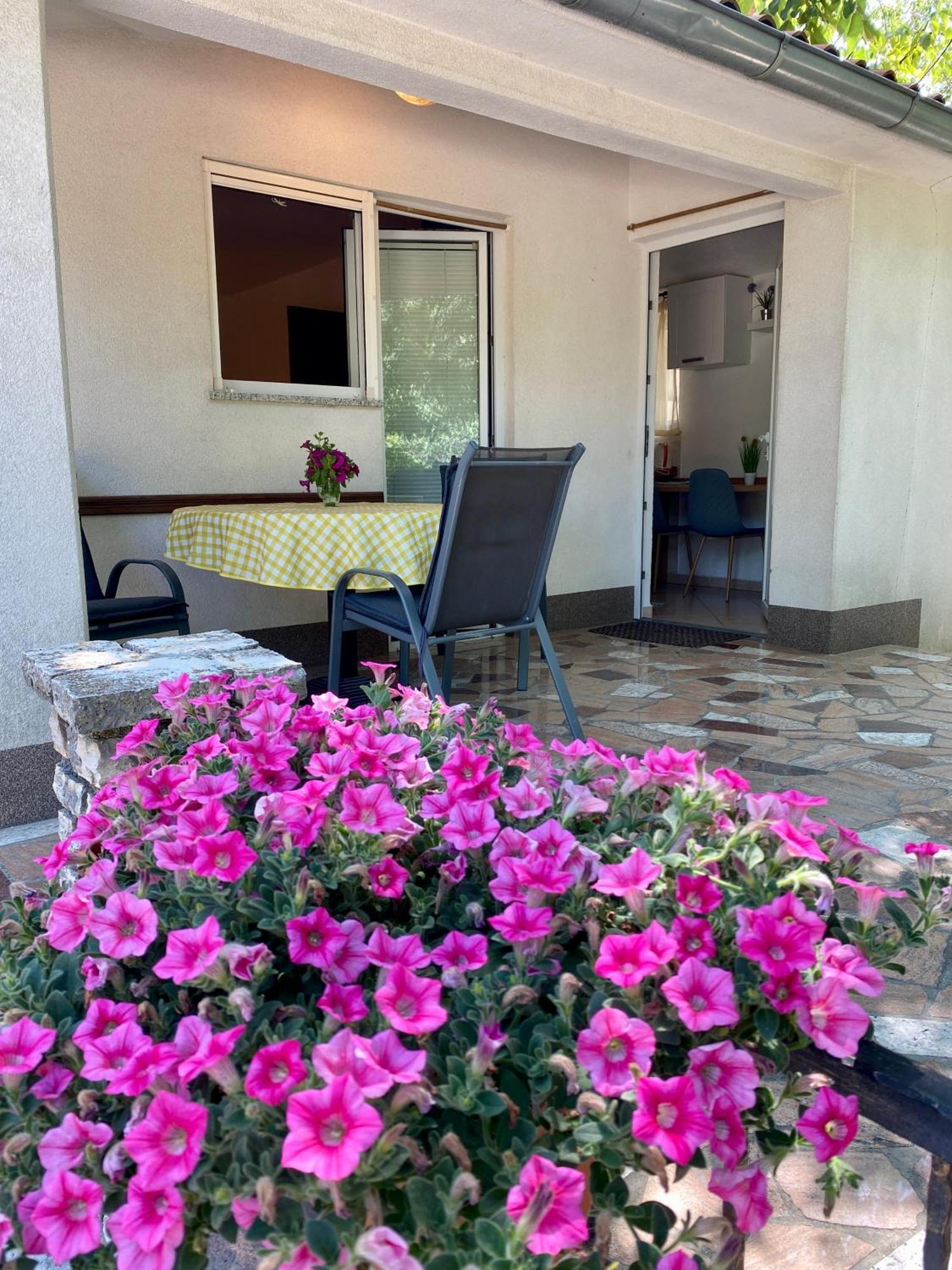Guest House Renata Plomin Esterno foto
