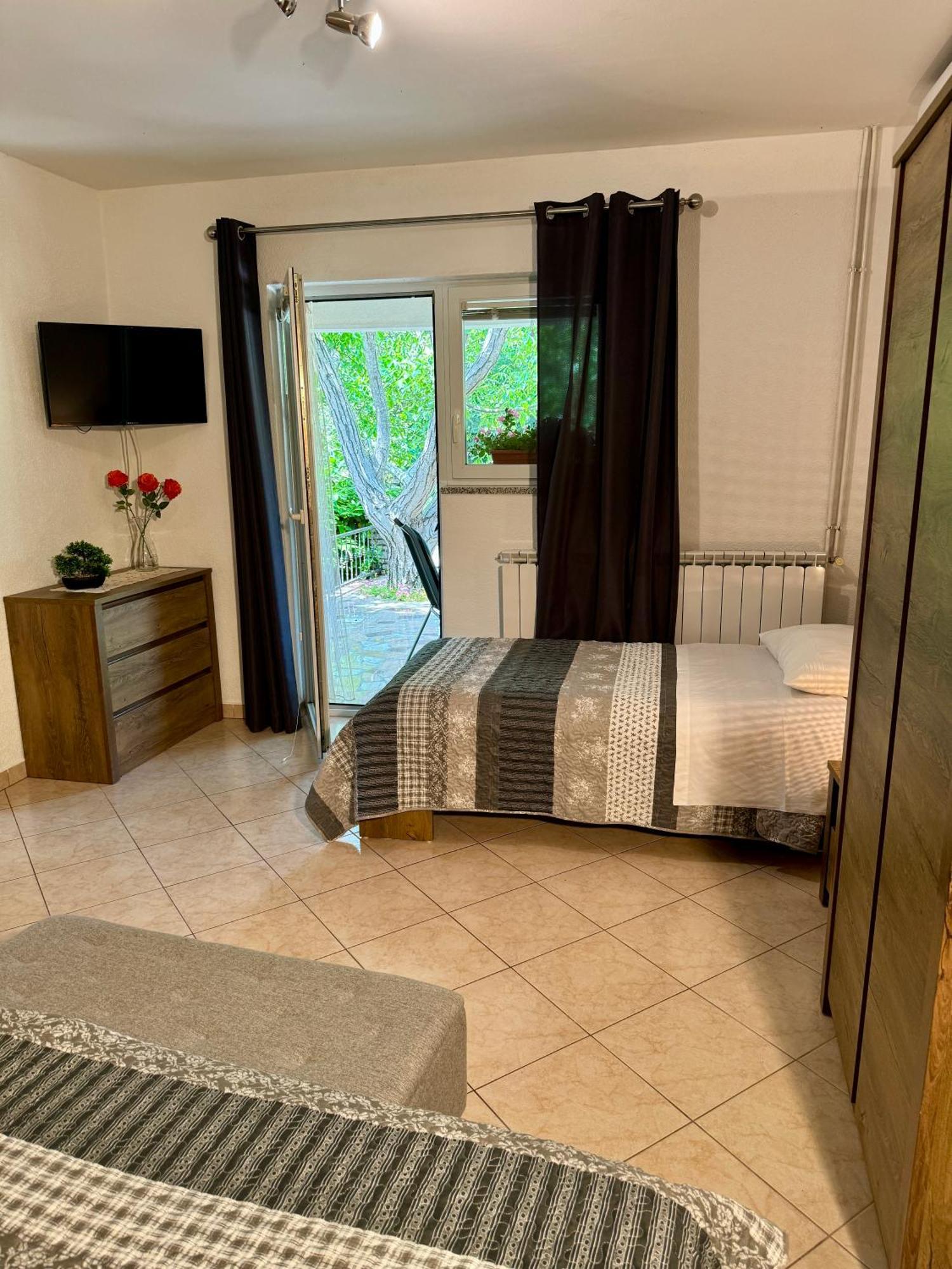 Guest House Renata Plomin Esterno foto