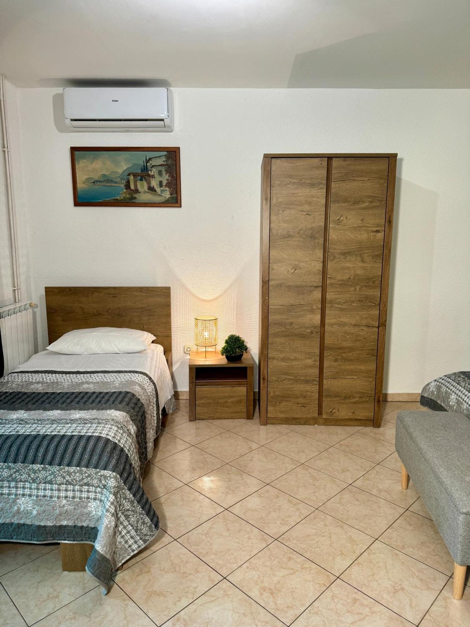 Guest House Renata Plomin Esterno foto