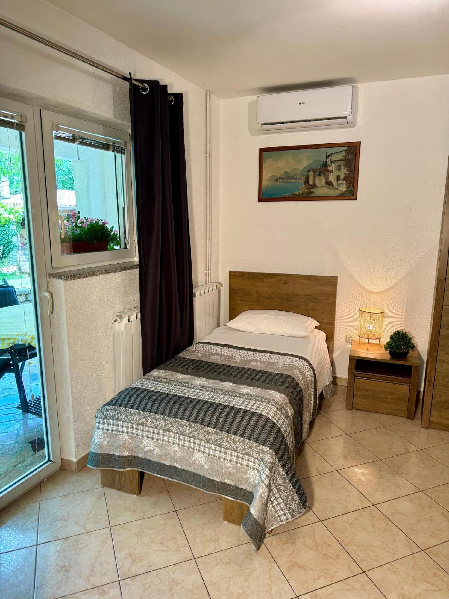 Guest House Renata Plomin Esterno foto