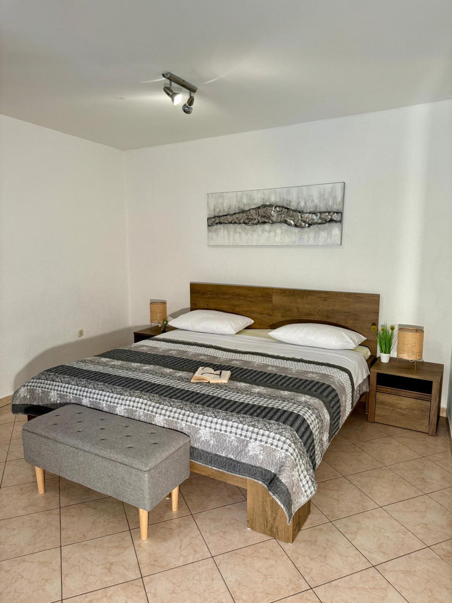 Guest House Renata Plomin Esterno foto