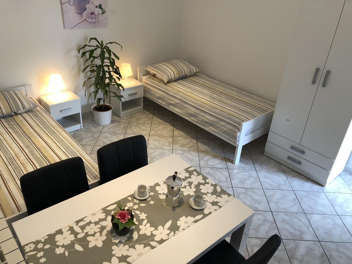 Guest House Renata Plomin Esterno foto