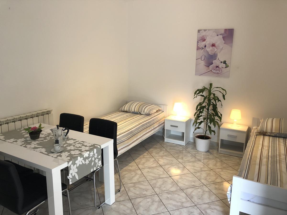 Guest House Renata Plomin Esterno foto